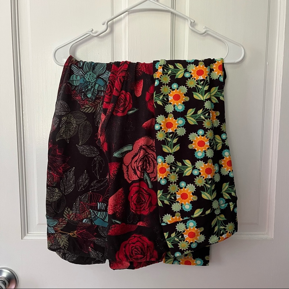 THREE pairs GUC FLORAL lularoe leggings OS
